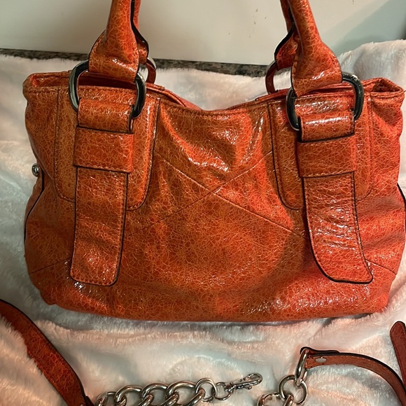 beautiful soft Leather bag by Guess 12”9”4” - Picture 4 of 7